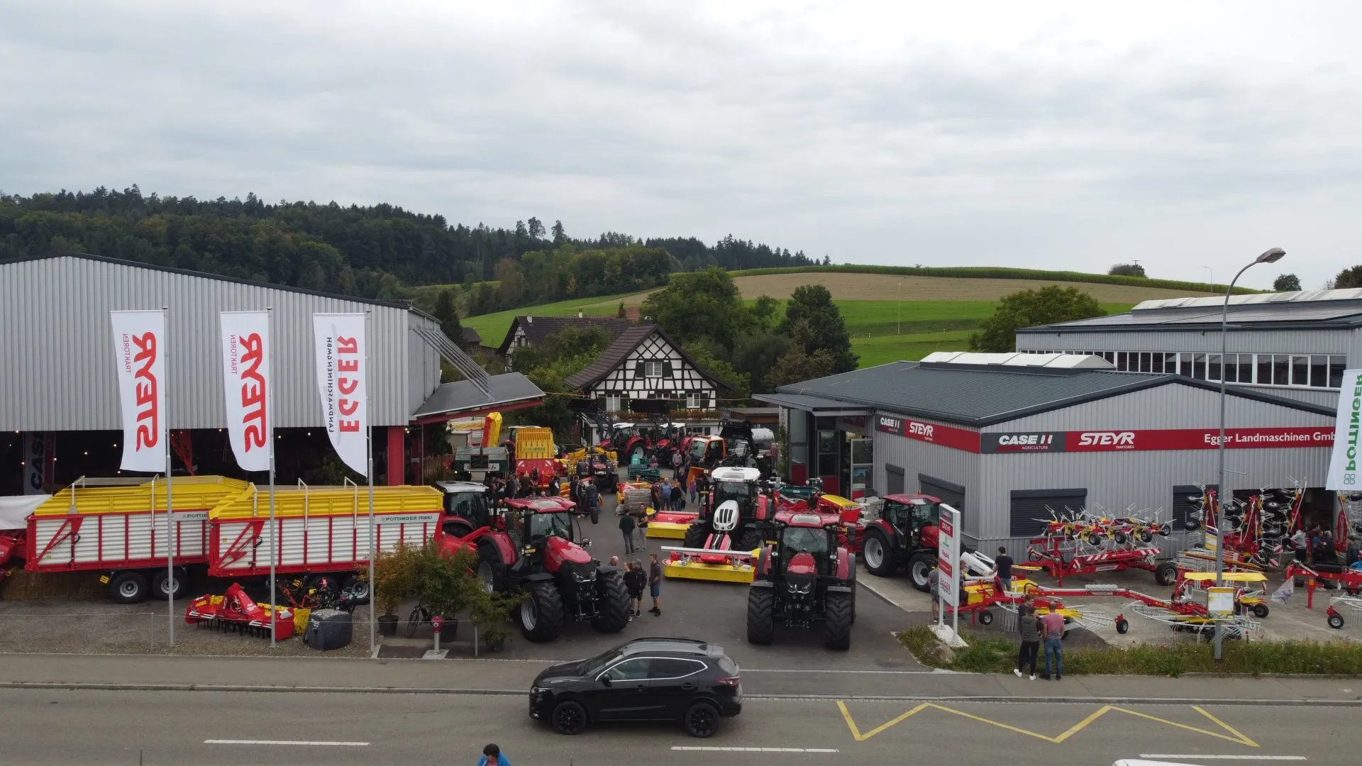 Luftaufnahme des Firmengeländes von Egger Landmaschinen an der Weinfelderstrasse in Mettlen.